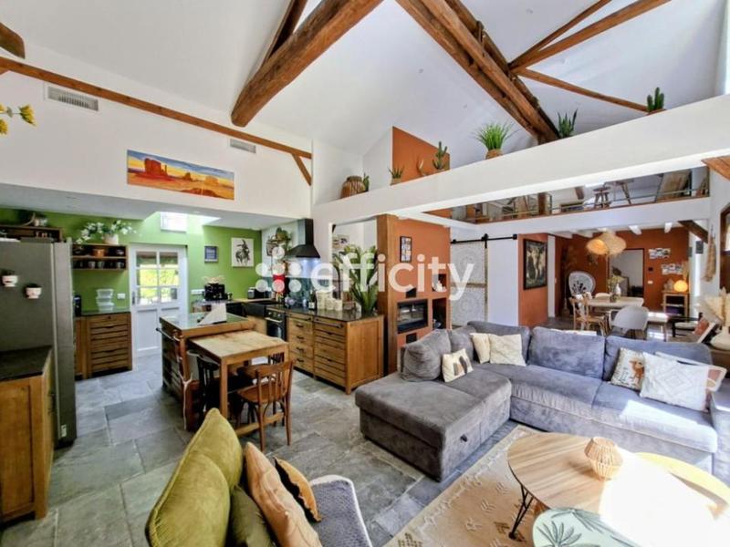 Demeure - 262 m² - 12 pièces