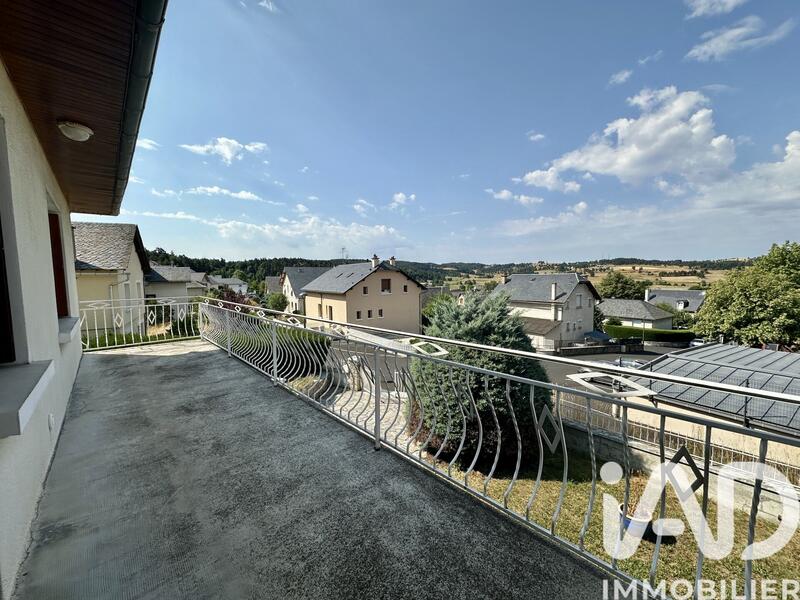 Maison - 211 m² - 8 pièces