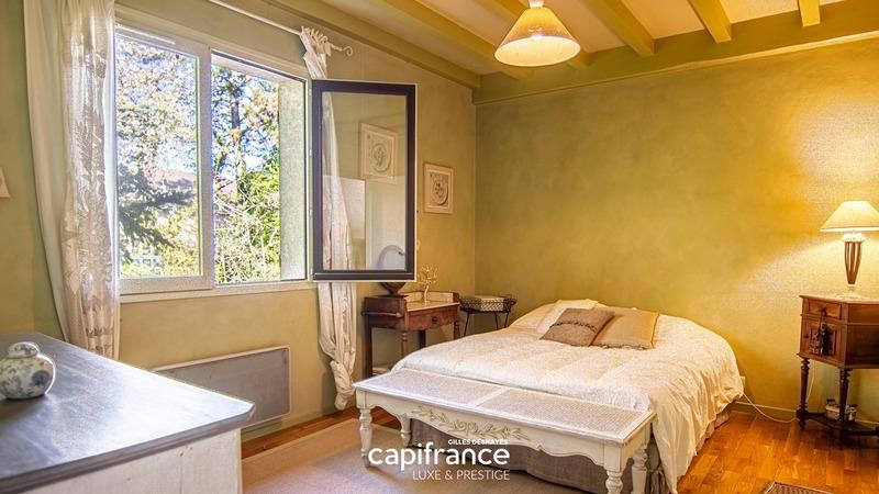 Villa - 226 m² - 8 pièces