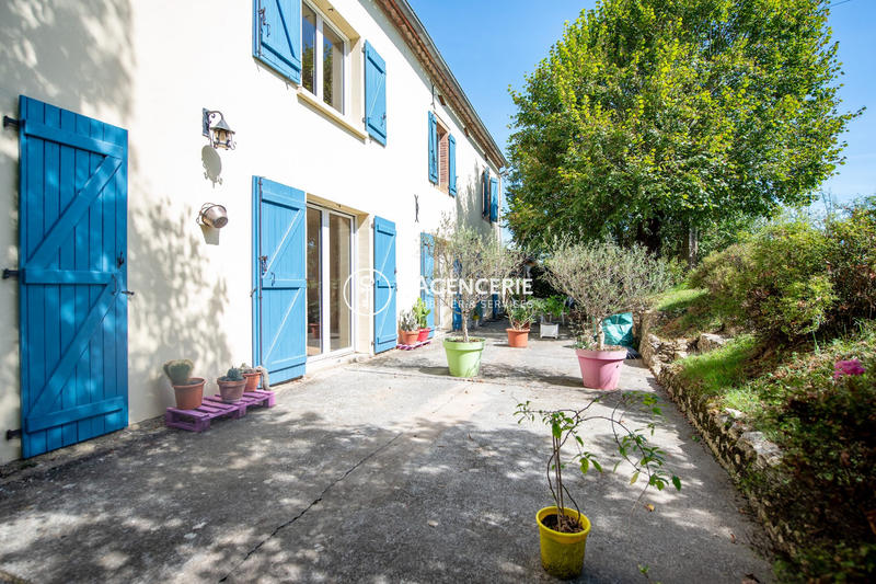 Maison - 210 m² - 6 pièces