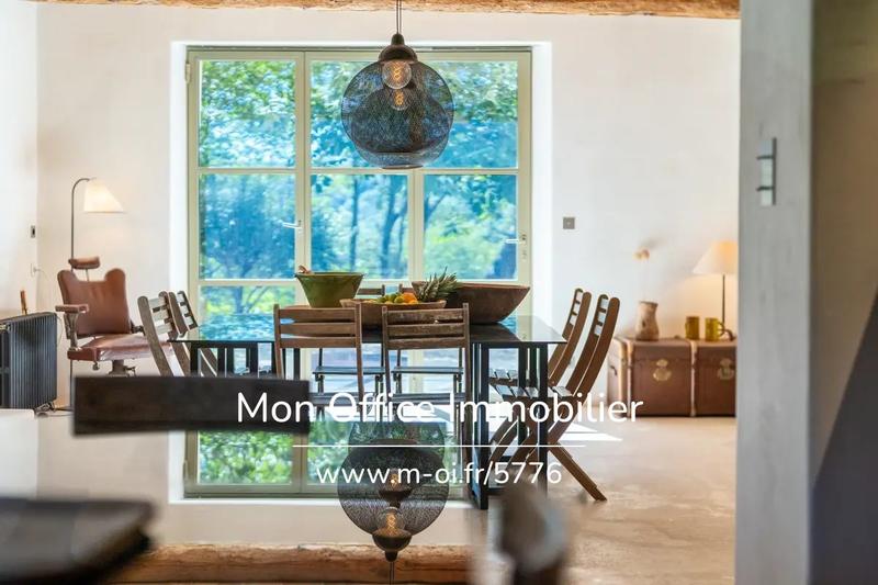 Propriété - 475 m² - 10 pièces