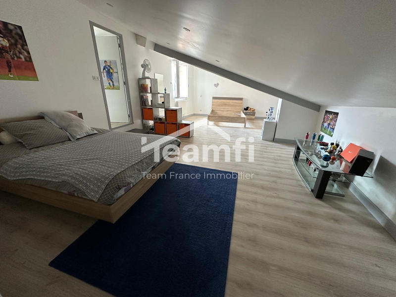 Maison - 181 m² - 7 pièces