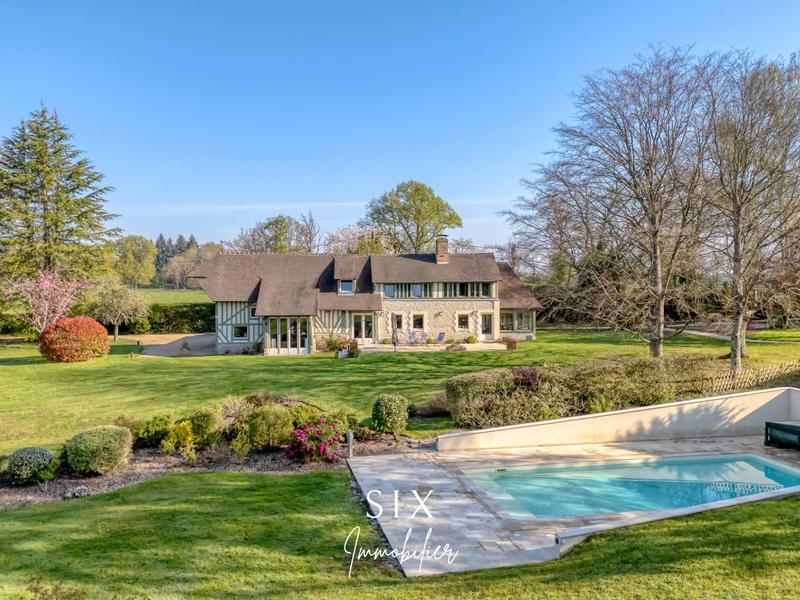 Maison - 240 m² - 10 pièces