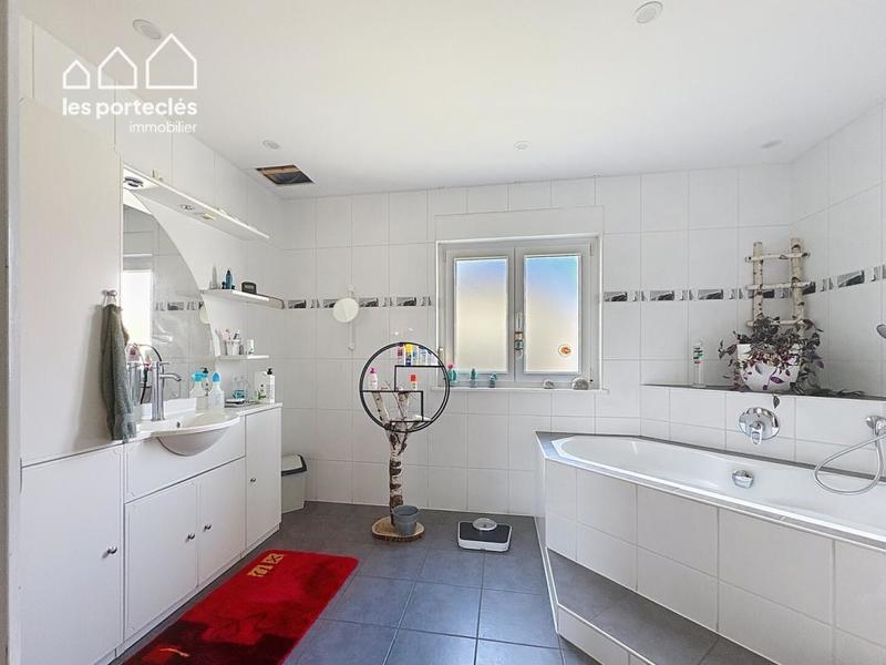 Maison - 214 m² - 4 pièces