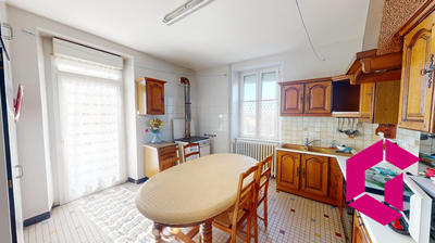 Maison - 131 m² - 8 pièces