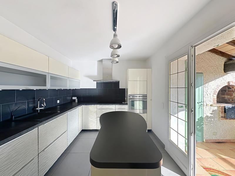 Villa - 200 m² - 6 pièces