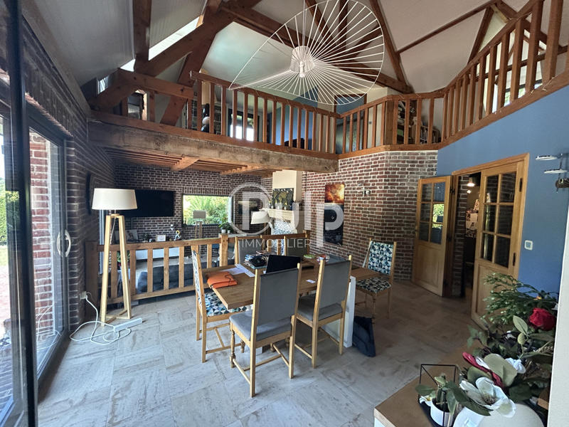 Maison - 270 m² - 10 pièces