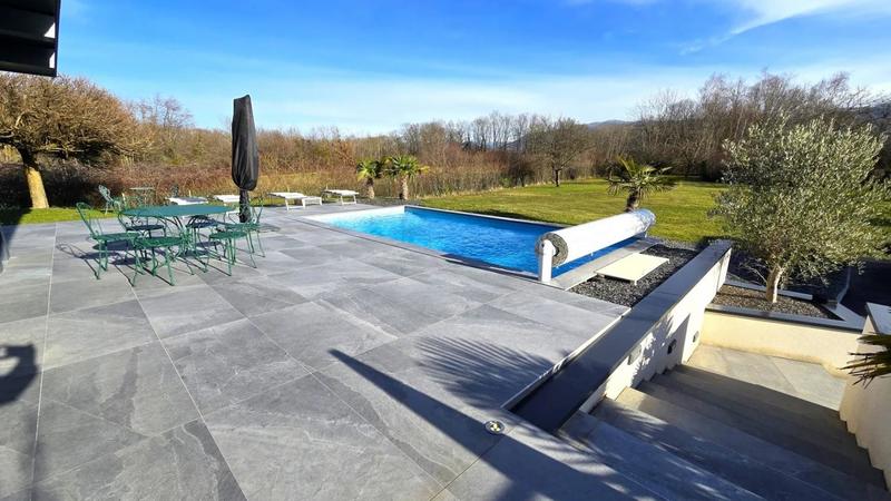 Villa - 437 m² - 14 pièces