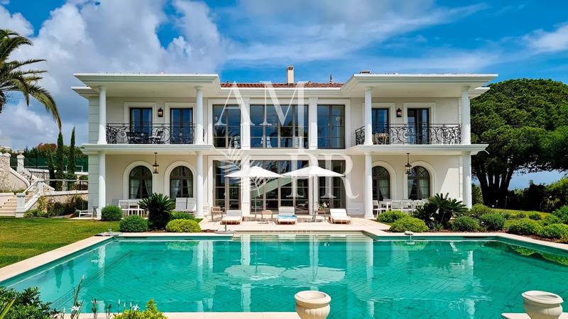 Propriété - 900 m² - 12 pièces