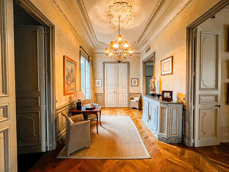 Demeure - 565 m² - 14 pièces