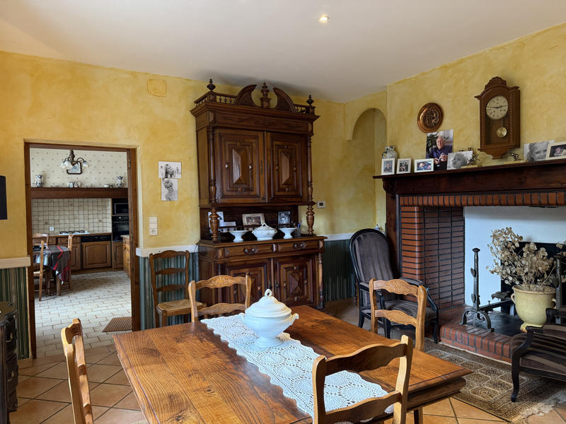 Maison - 217 m² - 9 pièces