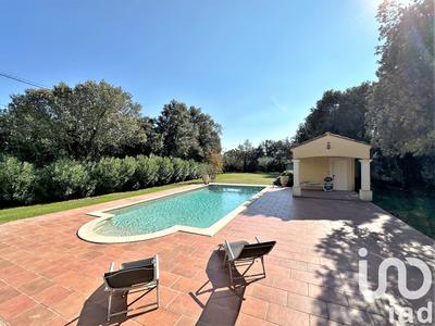 Maison - 210 m² - 8 pièces