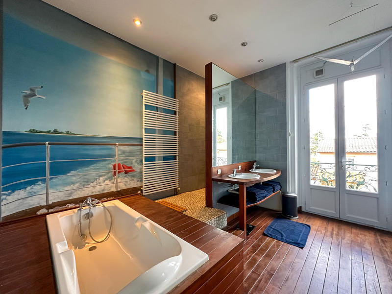 Maison - 317 m² - 10 pièces