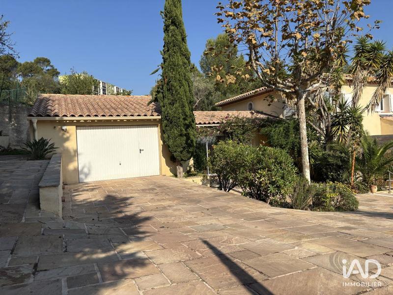 Maison - 223 m² - 7 pièces