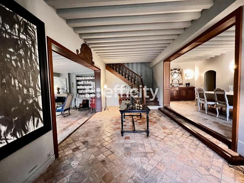 Maison - 447 m² - 12 pièces