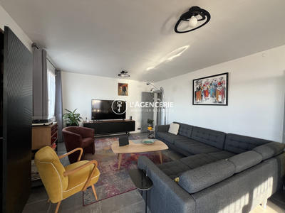 Maison - 250 m² - 8 pièces