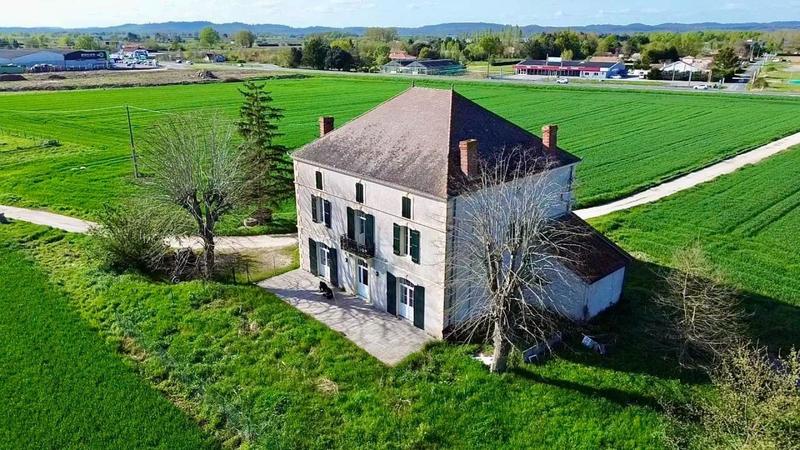 Maison - 273 m² - 6 pièces