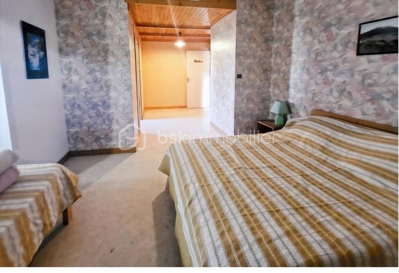 Propriété - 900 m² - 40 pièces