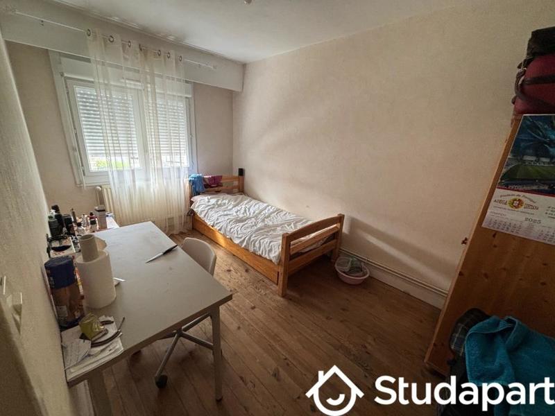 Chambre - 70 m² - 1 pièce