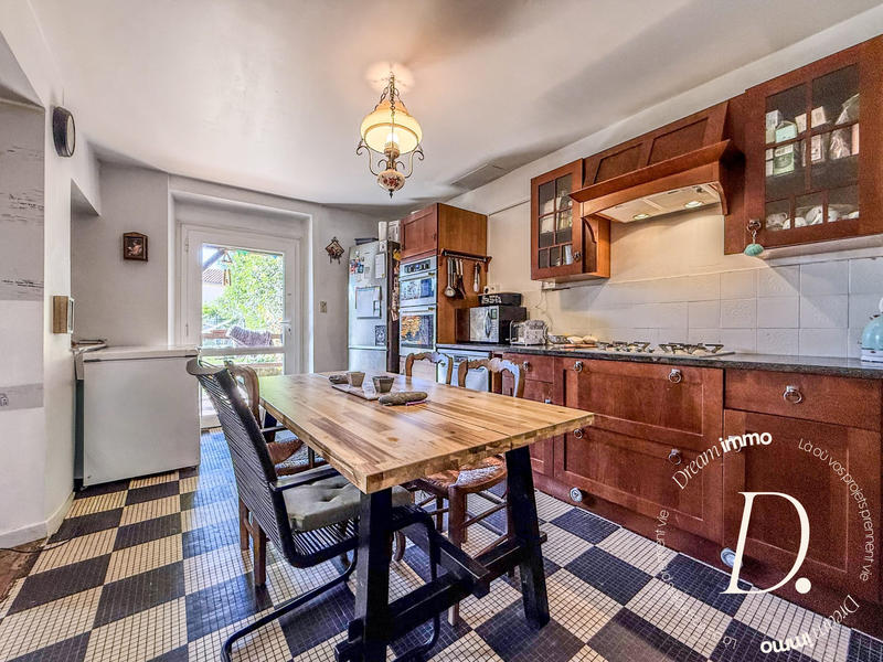 Maison - 168 m² - 8 pièces