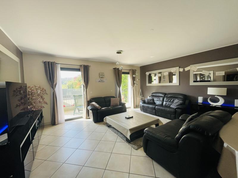 Pavillon - 256 m² - 8 pièces