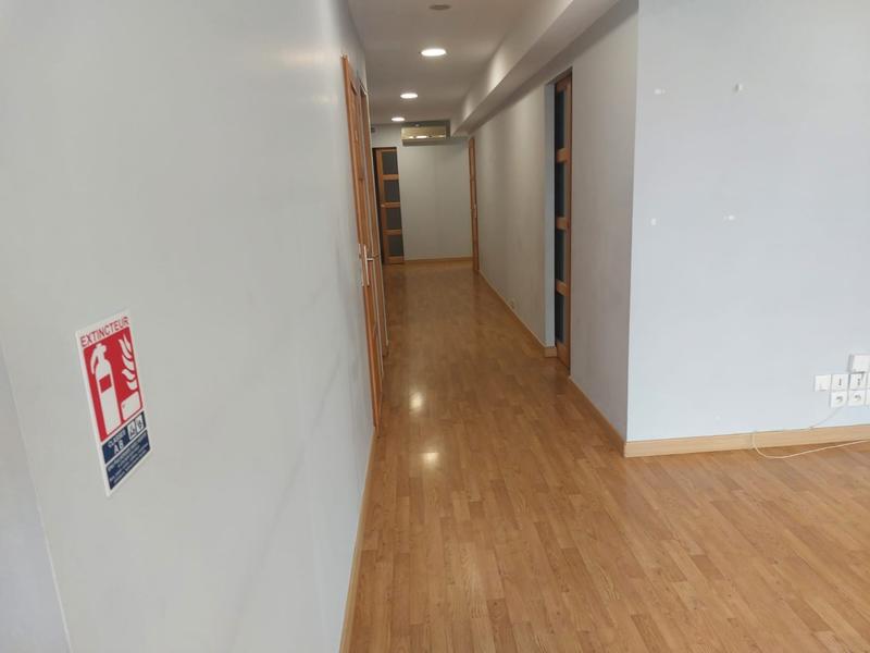 Local d'activités - 168 m² - 5 pièces