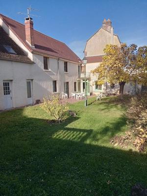 Maison - 290 m² - 9 pièces