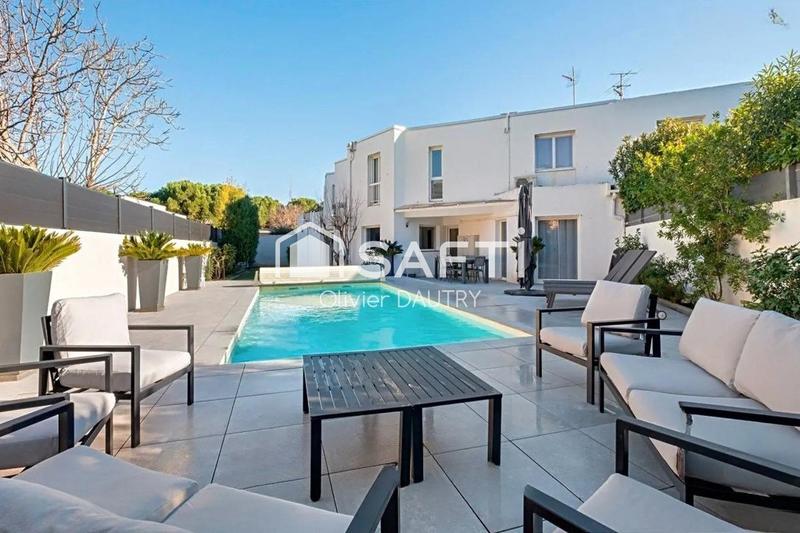 Maison - 241 m² - 10 pièces