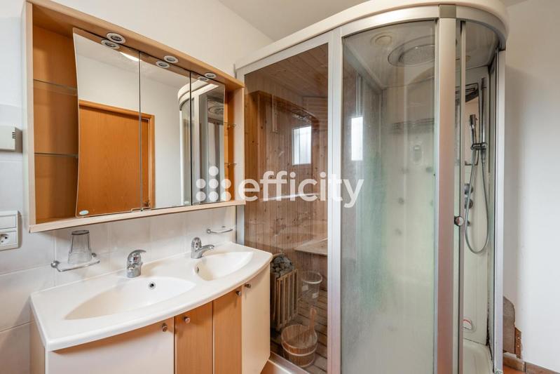 Maison - 250 m² - 11 pièces