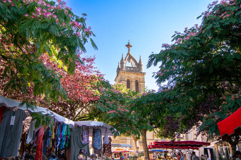 Marché traditionnel hebdomadaire