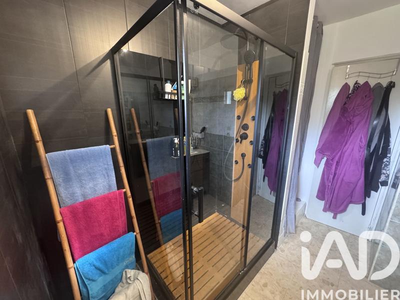 Maison - 180 m² - 8 pièces