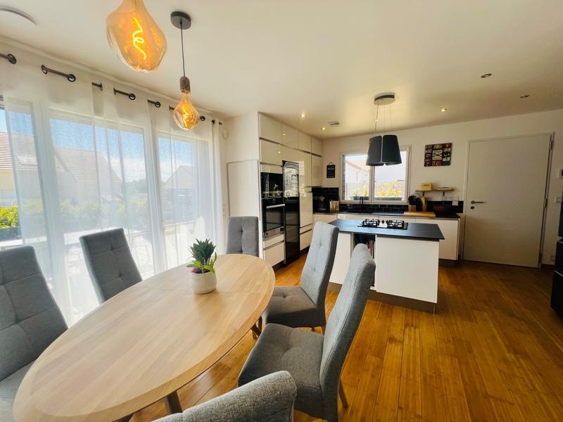 Maison - 99 m² - 4 pièces