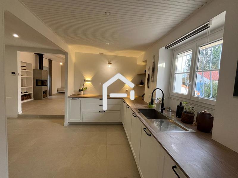 Demeure - 250 m² - 9 pièces