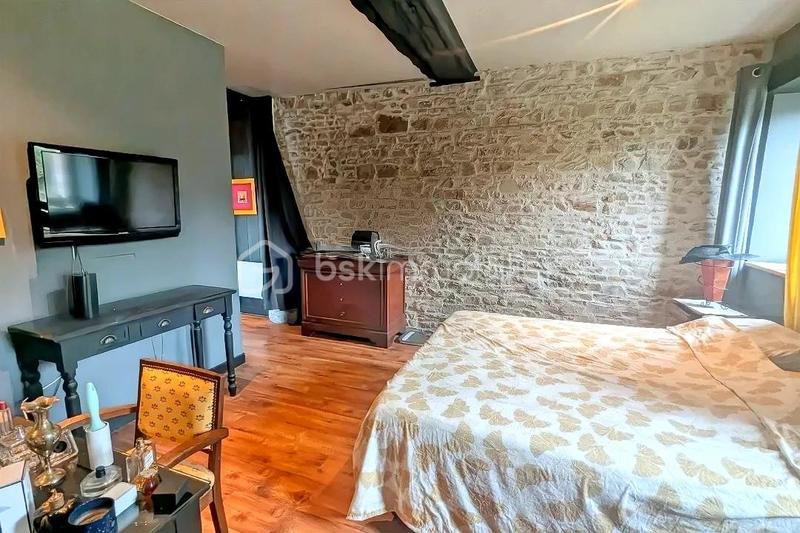 Maison - 202 m² - 7 pièces