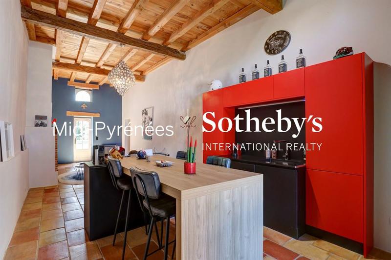 Maison - 730 m² - 14 pièces