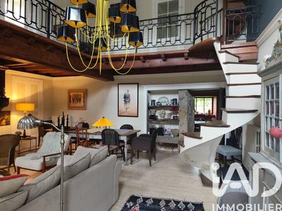 Maison - 218 m² - 6 pièces