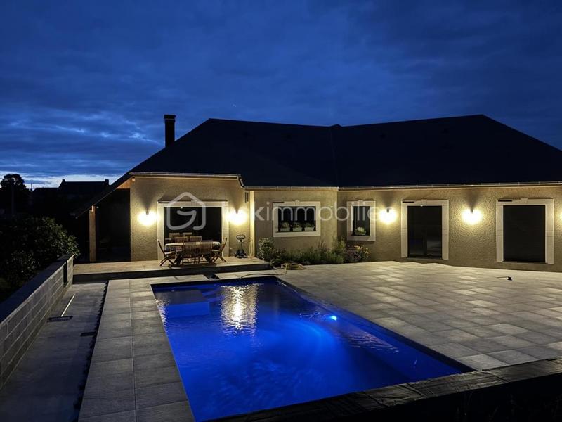 Maison traditionnelle - 220 m² - 8 pièces