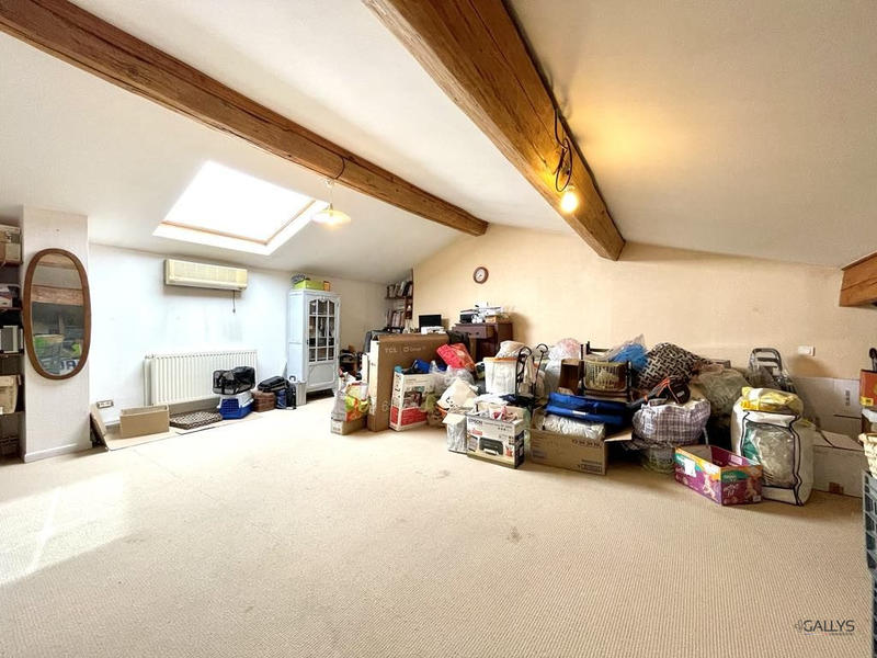 Maison - 256 m² - 8 pièces