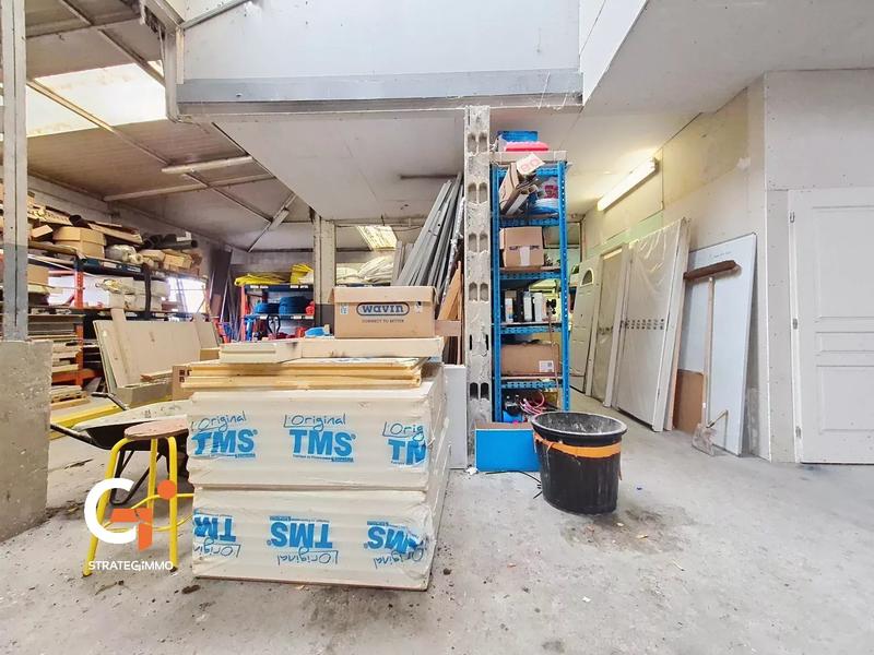 Entrepôt - 150 m² - 6 pièces