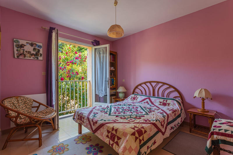 Maison - 250 m² - 9 pièces