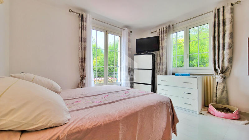 Maison - 270 m² - 8 pièces