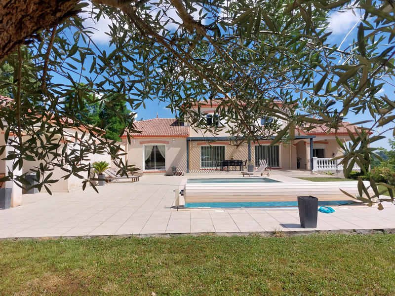 Villa - 219 m² - 6 pièces
