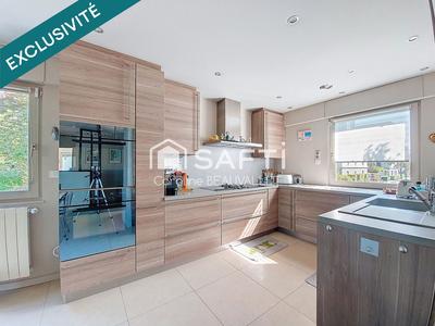 Maison - 240 m² - 7 pièces