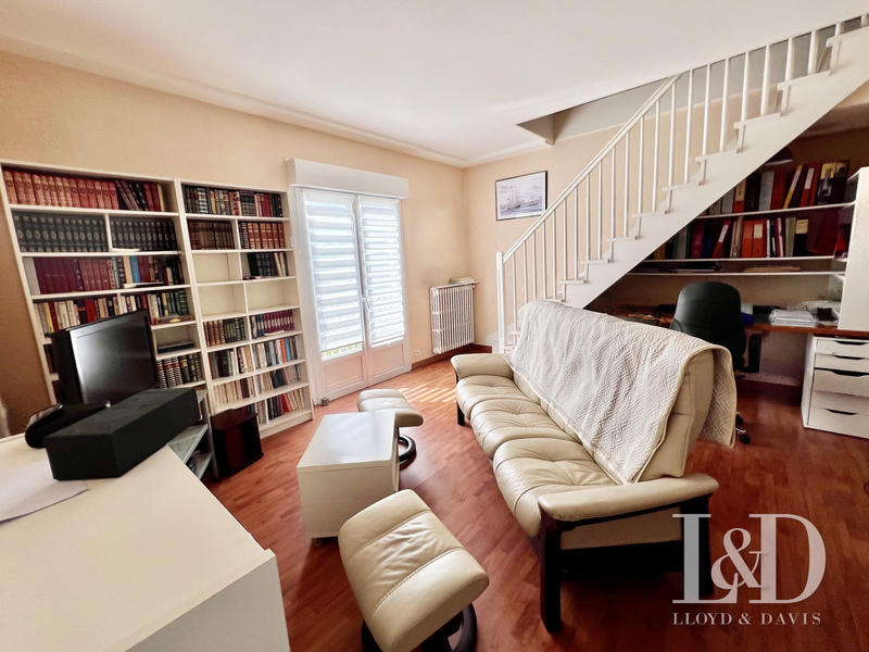 Maison - 240 m² - 10 pièces