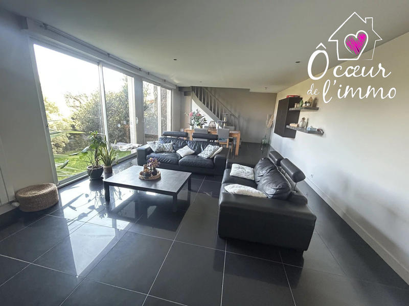 Maison - 251 m² - 9 pièces