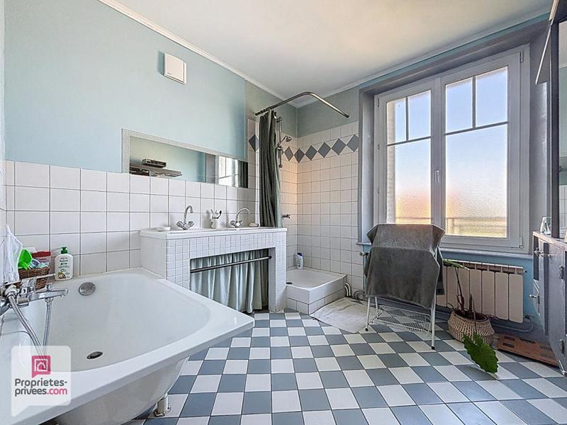 Maison - 167 m² - 7 pièces