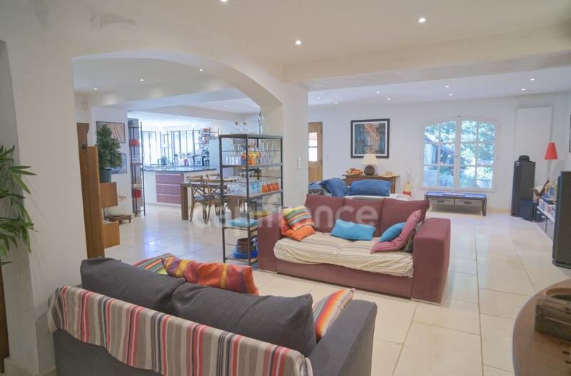 Propriété - 294 m² - 9 pièces