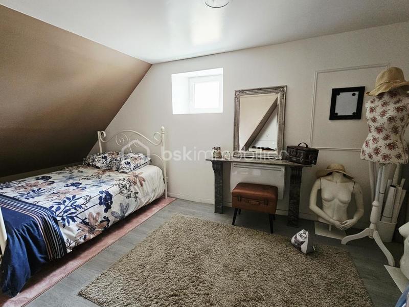 Maison traditionnelle - 250 m² - 8 pièces