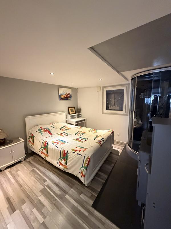 Maison traditionnelle - 207 m² - 10 pièces