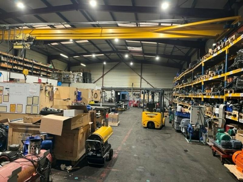 Local d'activité / Entrepôt - 610 m²